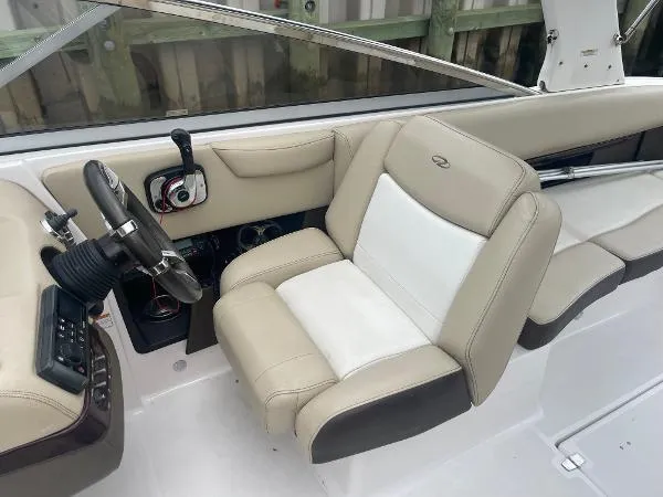 Slide: The Image of Regal 2700 Bowrider 2014 - 17