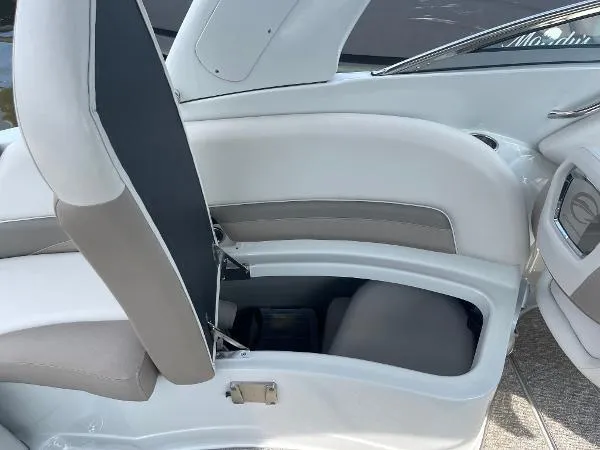 Slide: The Image of Crownline Boats 285SS 2017 - 42