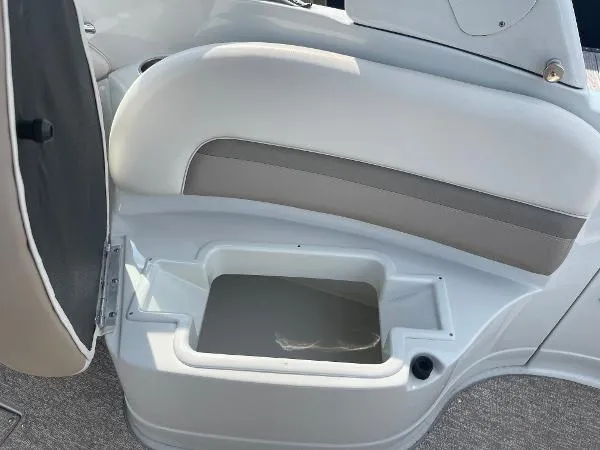 Slide: The Image of Crownline Boats 285SS 2017 - 44