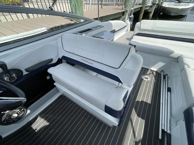 Slide: The Image of Formula 270 Bowrider 2014 - 15