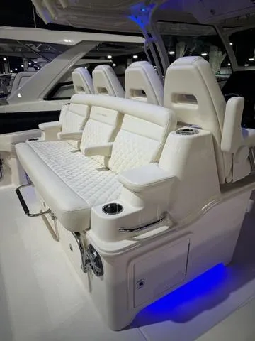 Slide: The Image of Grady-White Canyon 386 2025 - 10