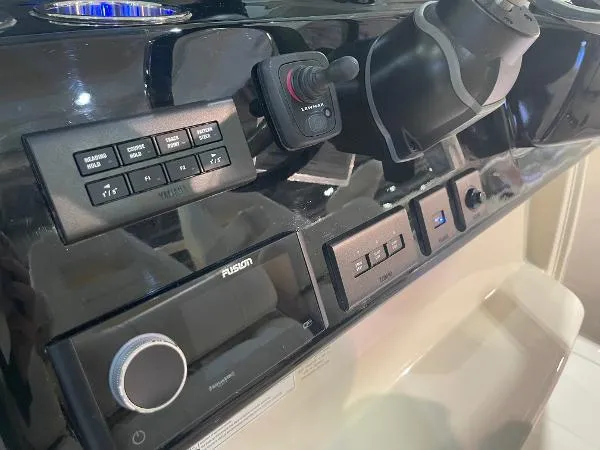 Slide: The Image of Grady-White Canyon 386 2025 - 25