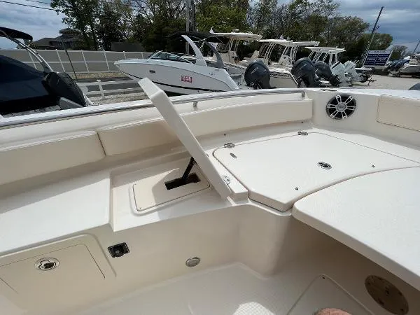 Slide: The Image of Grady-White 281 2024 - 32