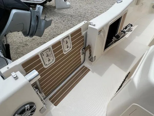 Slide: The Image of Grady-White 281 2024 - 43