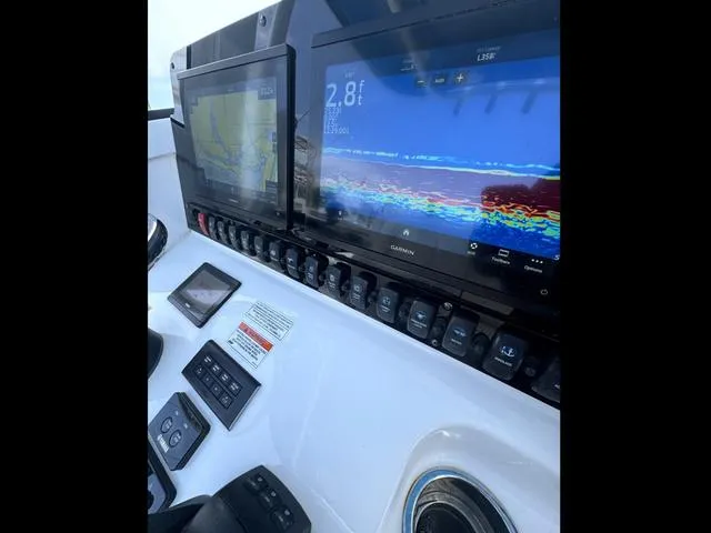 Slide: The Image of Sea Hunt Ultra 275 SE 2022 - 16