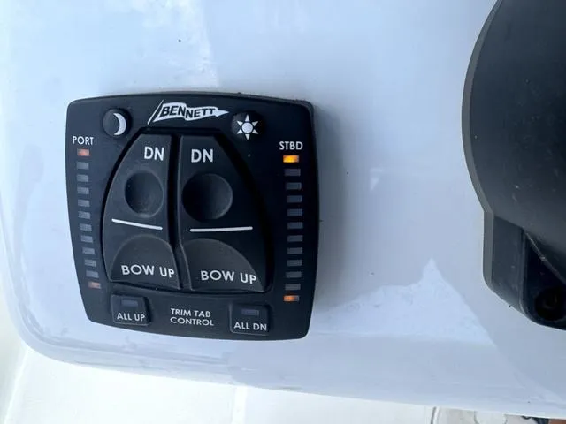 Slide: The Image of Sea Hunt Ultra 275 SE 2022 - 18