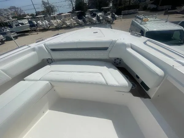 Slide: The Image of Tiara 38LS 2025 - 15