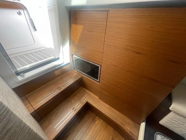 Slide: The Image of Tiara 38LS 2025 - 16