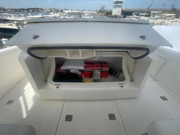 Slide: The Image of Tiara 38LS 2025 - 19