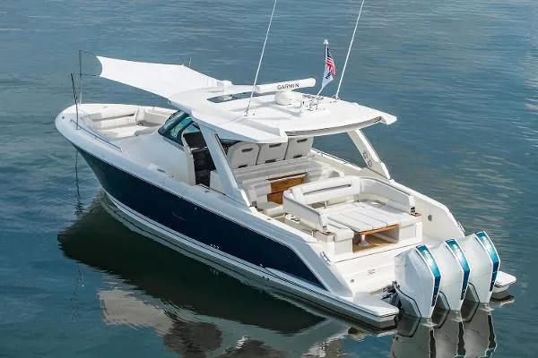 Slide: The Image of Tiara 38LS 2025 - 25