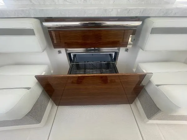 Slide: The Image of Tiara 38LS 2025 - 4