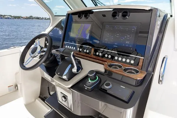 Slide: The Image of Tiara 34 LS 2025 - 8