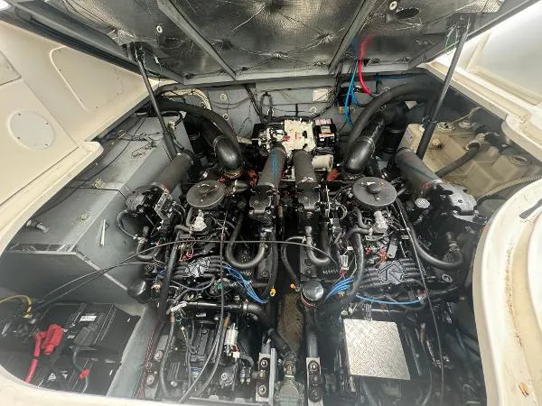 Slide: The Image of Sea Ray 320 Sundancer 2003 - 25