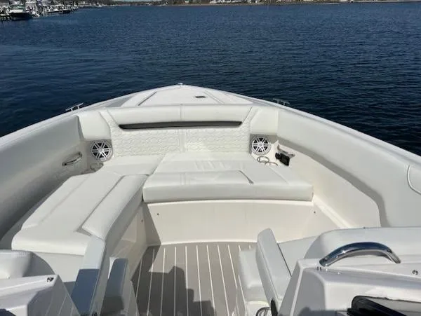 Slide: The Image of Tiara 34lx 2025 - 15