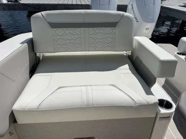 Slide: The Image of Tiara 34lx 2025 - 18