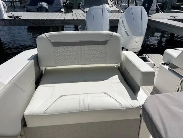 Slide: The Image of Tiara 34lx 2025 - 19