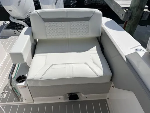 Slide: The Image of Tiara 34lx 2025 - 20