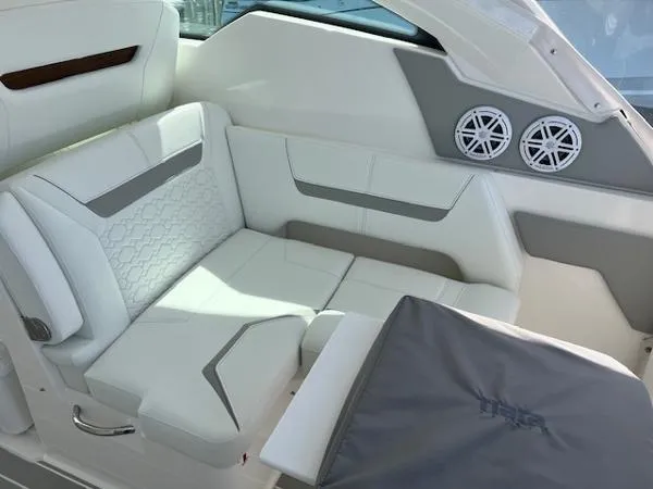 Slide: The Image of Tiara 34lx 2025 - 23