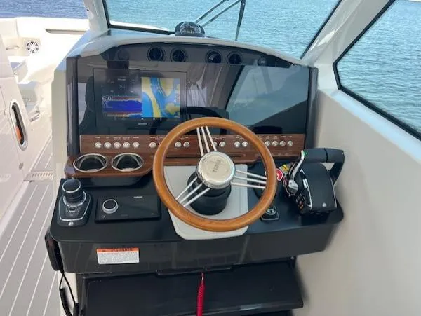 Slide: The Image of Tiara 34lx 2025 - 27