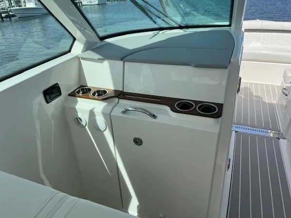 Slide: The Image of Tiara 34lx 2025 - 28