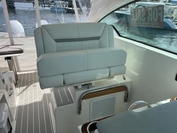 Slide: The Image of Tiara 34lx 2025 - 29