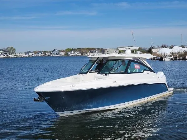 Slide: The Image of Tiara 34lx 2025 - 5