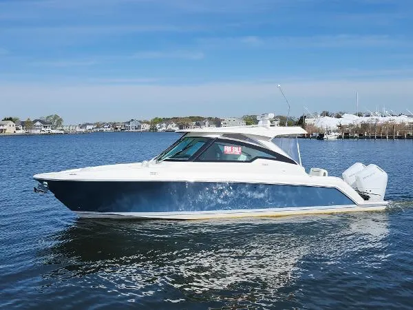 Slide: The Image of Tiara 34lx 2025 - 6