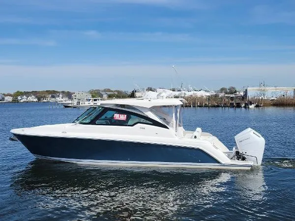 Slide: The Image of Tiara 34lx 2025 - 7