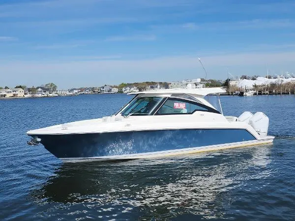 Slide: The Image of Tiara 34lx 2025 - 8