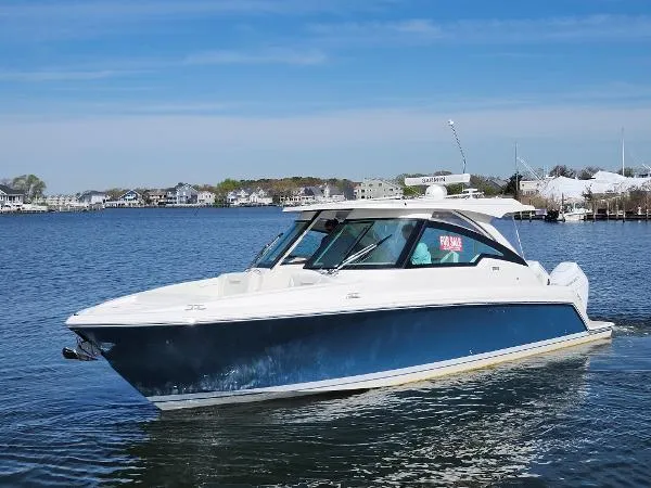 Slide: The Image of Tiara 34lx 2025 - 9