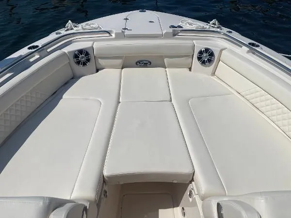 Slide: The Image of Grady-White 325 Freedom 2025 - 11