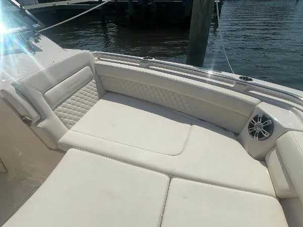 Slide: The Image of Grady-White 325 Freedom 2025 - 12