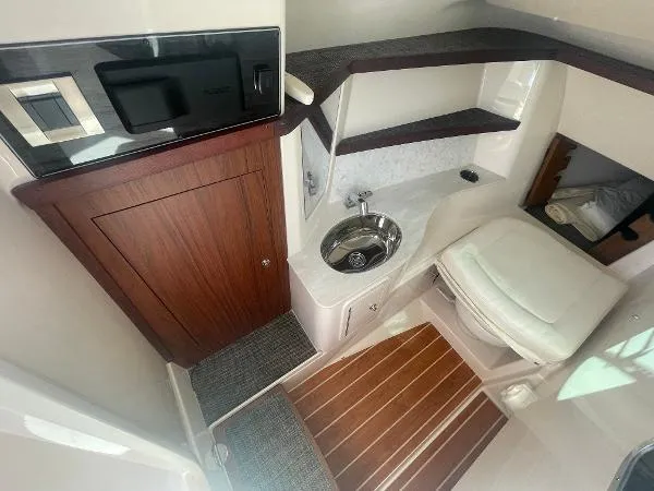 Slide: The Image of Grady-White 325 Freedom 2025 - 16