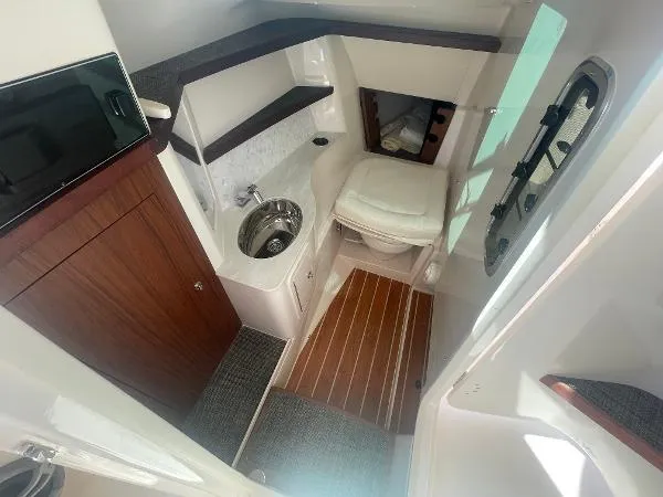 Slide: The Image of Grady-White 325 Freedom 2025 - 17