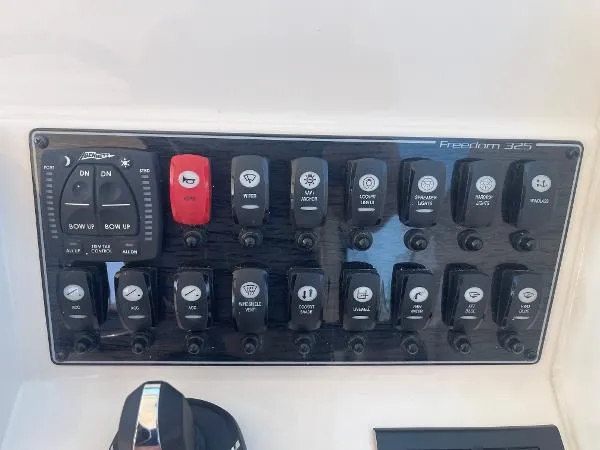 Slide: The Image of Grady-White 325 Freedom 2025 - 22