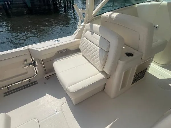 Slide: The Image of Grady-White 325 Freedom 2025 - 24