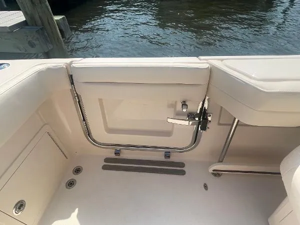 Slide: The Image of Grady-White 325 Freedom 2025 - 25