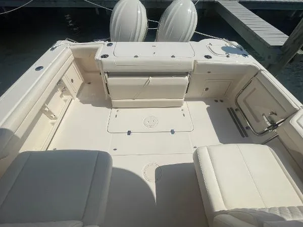 Slide: The Image of Grady-White 325 Freedom 2025 - 27