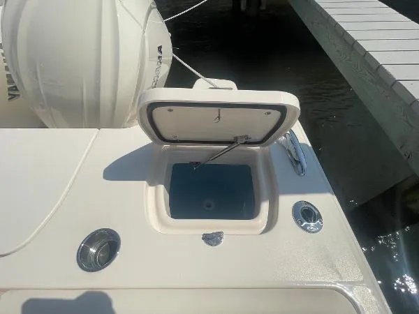 Slide: The Image of Grady-White 325 Freedom 2025 - 29