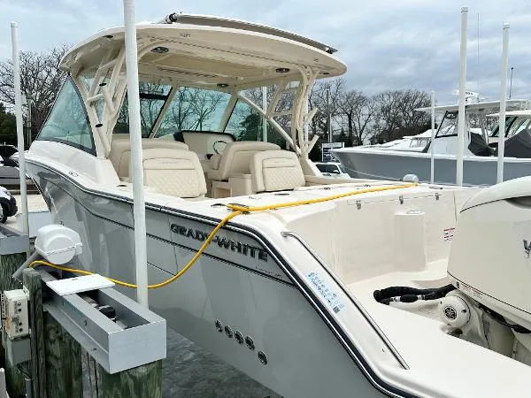 Slide: The Image of Grady-White 325 Freedom 2025 - 8