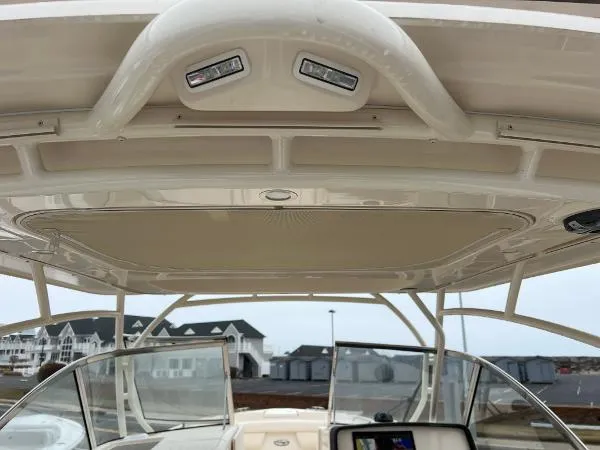 Slide: The Image of Grady-White Freedom 285 2025 - 17