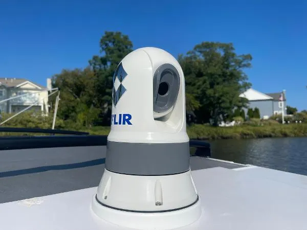 Slide: The Image of Axopar 28 CABIN 2024 - 17