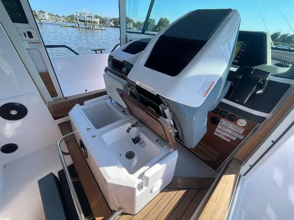 Slide: The Image of Axopar 28 CABIN 2024 - 24