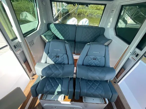 Slide: The Image of Axopar 28 CABIN 2024 - 29