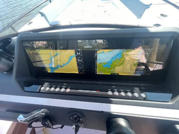 Slide: The Image of Axopar 28 CABIN 2024 - 31