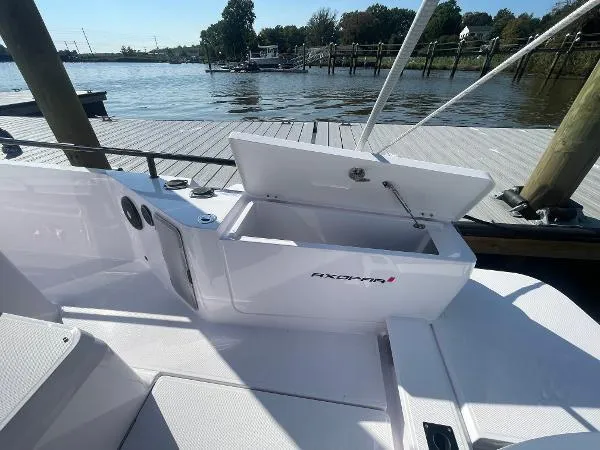 Slide: The Image of Axopar 28 CABIN 2024 - 39