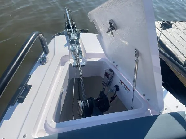 Slide: The Image of Axopar 28 CABIN 2024 - 41