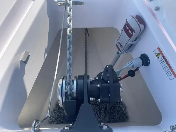 Slide: The Image of Axopar 28 CABIN 2024 - 42