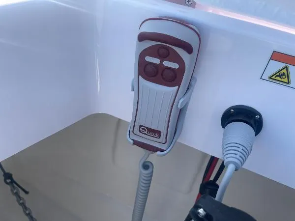 Slide: The Image of Axopar 28 CABIN 2024 - 43