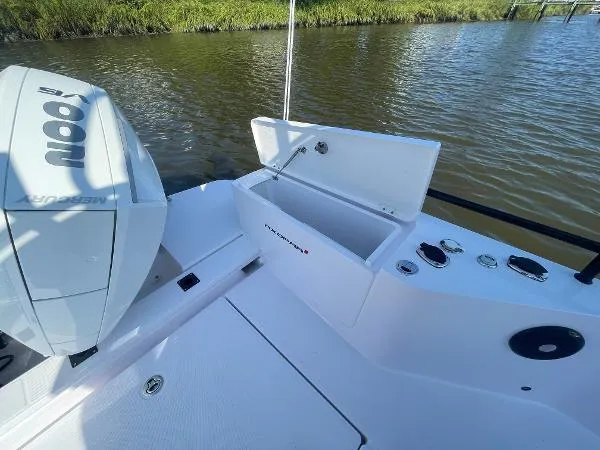 Slide: The Image of Axopar 28 CABIN 2024 - 46